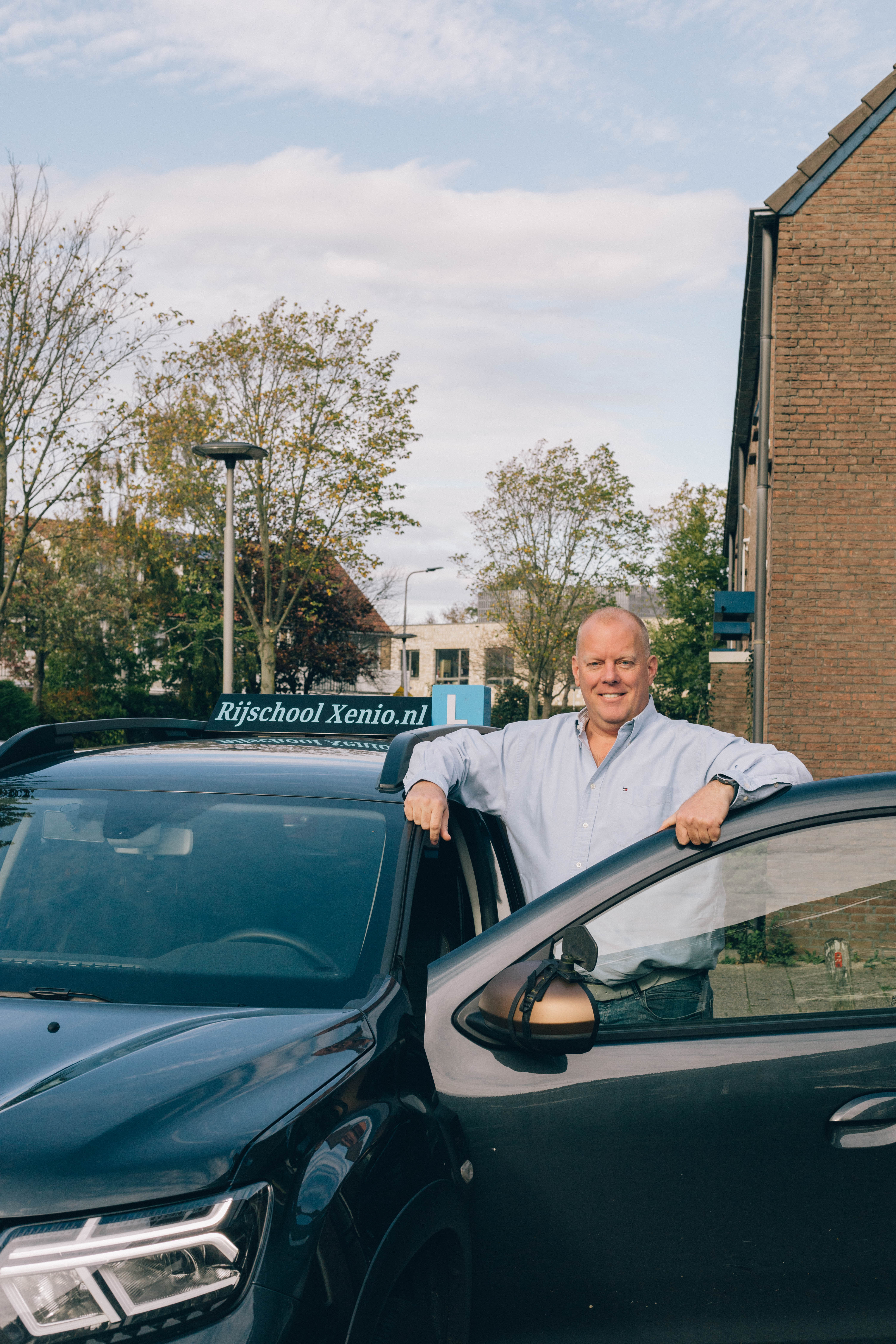 Xenio Scholte Rijinstructeur van Rijschool Xenio in de Duin en Bollenstreek